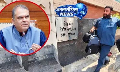 Punjab में राजनीतिक तनाव बढ़ा, ED की छापेमारी से मचा हड़कंप Punjab में राजनीतिक तनाव बढ़ा, ED की छापेमारी से मचा हड़कंप