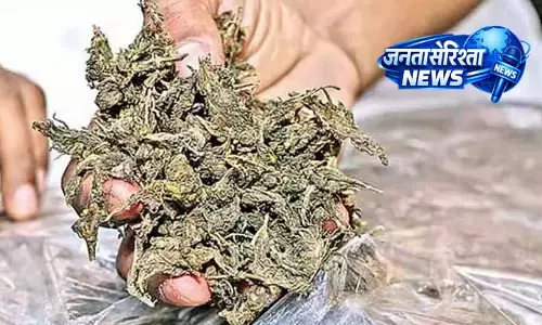 Tamil Nadu: फ्लाइंग स्क्वाड की छापेमारी में नशे की बड़ी खेप जब्त Tamil Nadu: फ्लाइंग स्क्वाड की छापेमारी में नशे की बड़ी खेप जब्त