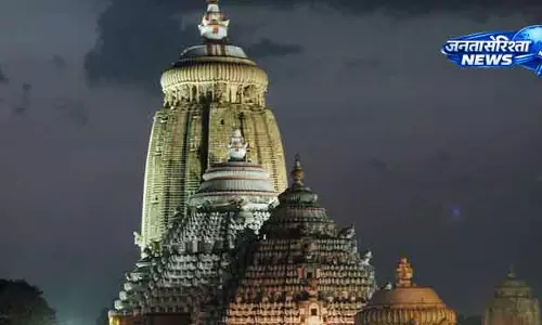 Puri जगन्नाथ मंदिर के अंदर फोटो लेते हुए नाबालिग पकड़ा गया Puri जगन्नाथ मंदिर के अंदर फोटो लेते हुए नाबालिग पकड़ा गया