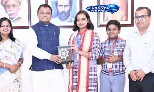 Bhubaneswar मुख्यमंत्री ने शहर के दो CBSE क्लास 10 टॉपर्स को सम्मानित किया