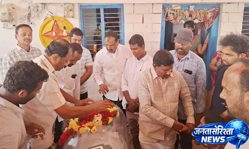 पूर्व मंत्री लक्ष्मी रेड्डी ने जडचेरला में PG Student सुरेश की मौत पर शोक व्यक्त किया