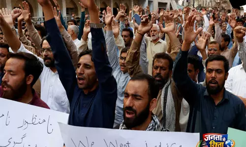 लाहौर में संघीय कर्मचारियों के विरोध प्रदर्शन के चलते Pakistani सरकार को तीखी प्रतिक्रिया का सामना करना पड़ रहा लाहौर में संघीय कर्मचारियों के विरोध प्रदर्शन के चलते Pakistani सरकार को तीखी प्रतिक्रिया का सामना करना पड़ रहा
