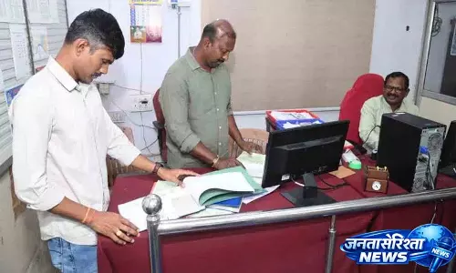 Vigilance Officers ने मंचेरियल सब-रजिस्ट्रेशन ऑफिस का सरप्राइज इंस्पेक्शन किया Vigilance Officers ने मंचेरियल सब-रजिस्ट्रेशन ऑफिस का सरप्राइज इंस्पेक्शन किया