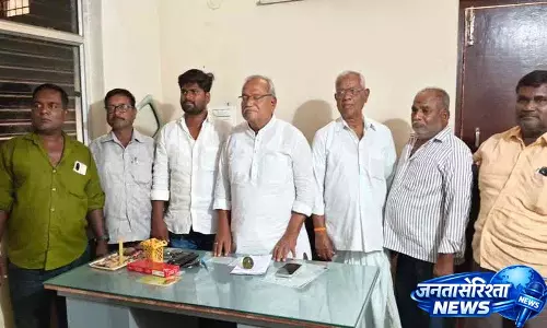 BRS नेता दुर्गा रेड्डी ने मेडक में इंदिराम्मा हाउस पेपर्स विवाद पर जवाब दिया BRS नेता दुर्गा रेड्डी ने मेडक में इंदिराम्मा हाउस पेपर्स विवाद पर जवाब दिया