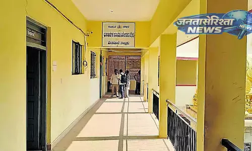 Land सर्वे ऑफिस शांत है: किसान भटक रहे हैं Land सर्वे ऑफिस शांत है: किसान भटक रहे हैं