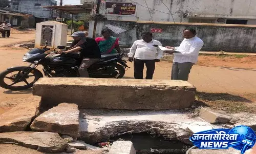 पार्षद मुनिगाडप्पा पद्मा ने कोठागुडेम में ड्रेनेज के काम पर ज़ोर दिया, प्रोजेक्ट पूरा हुआ पार्षद मुनिगाडप्पा पद्मा ने कोठागुडेम में ड्रेनेज के काम पर ज़ोर दिया, प्रोजेक्ट पूरा हुआ