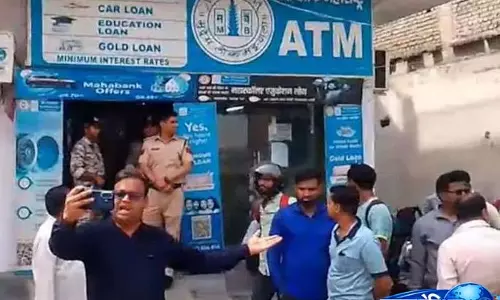 Bank of Maharashtra में 20 मिनट तक चली हथियारबंद डकैती में 35 लाख रुपये लूटे गए; मैनेजर पर हमला