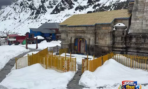Uttarakhand: अधिकारियों ने हरिद्वार में चारधाम यात्रा मुफ्त पंजीकरण केंद्र का किया निरीक्षण Uttarakhand: अधिकारियों ने हरिद्वार में चारधाम यात्रा मुफ्त पंजीकरण केंद्र का किया निरीक्षण