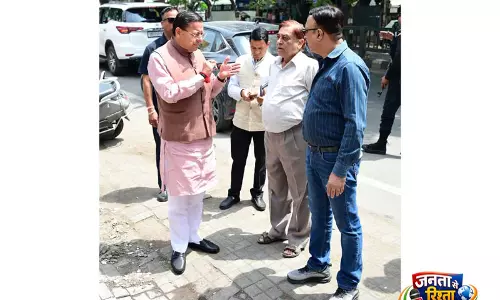 पुष्कर सिंह धामी ने CM हेल्पलाइन पर मिली शिकायतों की समीक्षा की, लापरवाही पर जताई नाराज़गी