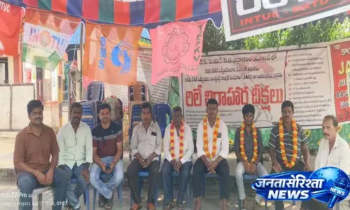 Warangal लेबर जॉइंट कमिश्नर ने 23 दिन की रिले भूख हड़ताल पर जवाब दिया Warangal लेबर जॉइंट कमिश्नर ने 23 दिन की रिले भूख हड़ताल पर जवाब दिया