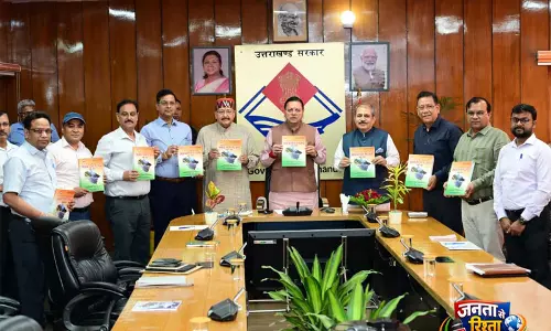 CM धामी ने उत्तराखंड के विकास के लिए PWD की 5-वर्षीय मास्टर प्लान पुस्तिका का किया अनावरण CM धामी ने उत्तराखंड के विकास के लिए PWD की 5-वर्षीय मास्टर प्लान पुस्तिका का किया अनावरण