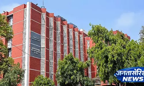 ECI की रिपोर्ट के मुताबिक, 3 हफ़्ते में ₹21 करोड़ कैश और ₹81 करोड़ की शराब ज़ब्त की गई