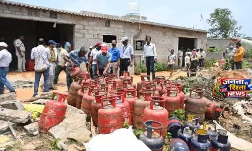 Bhubaneswar में बेदखली अभियान के दौरान 62 LPG सिलेंडर ज़ब्त Bhubaneswar में बेदखली अभियान के दौरान 62 LPG सिलेंडर ज़ब्त