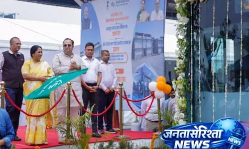 दिल्ली की मुख्यमंत्री रेखा गुप्ता ने डीटीसी की 200 ई-बसों को हरी झंडी दिखाकर रवाना किया दिल्ली की मुख्यमंत्री रेखा गुप्ता ने डीटीसी की 200 ई-बसों को हरी झंडी दिखाकर रवाना किया