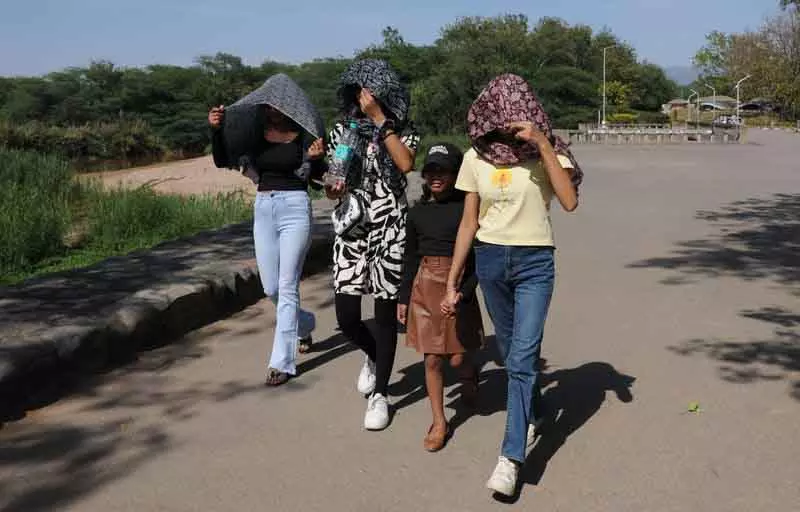 Chandigarh, Punjab, Haryana में मौसम चरम पर, ठंडी रातें और गर्म दिन Chandigarh, Punjab, Haryana में मौसम चरम पर, ठंडी रातें और गर्म दिन