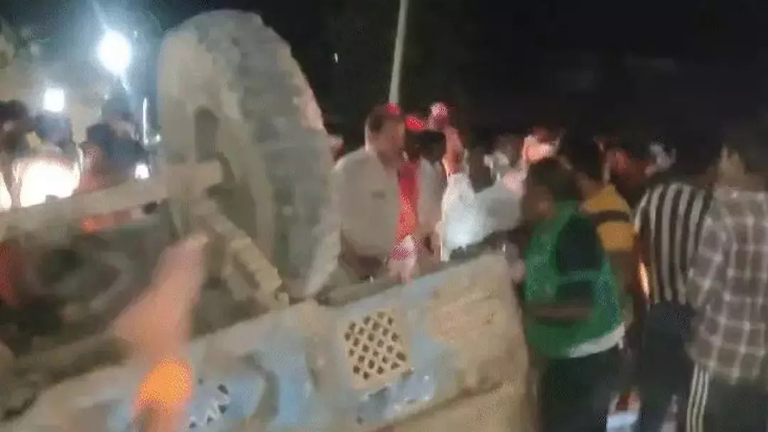 MP : श्योपुर में ओवरलोड ट्रैक्टर-ट्रॉली पलटने से चार महिलाओं की मौत, 40 से ज़्यादा घायल MP : श्योपुर में ओवरलोड ट्रैक्टर-ट्रॉली पलटने से चार महिलाओं की मौत, 40 से ज़्यादा घायल
