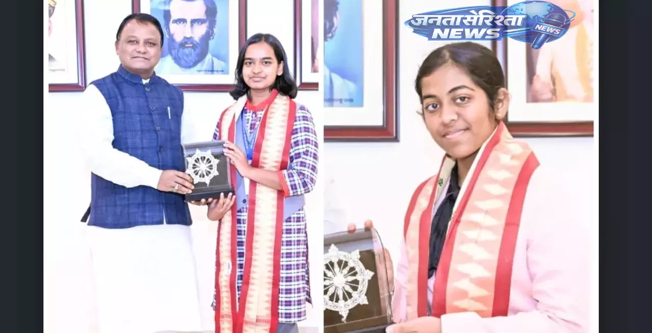 CM ने CBSE क्लास X एग्जाम में अच्छे नंबर लाने वाली टीना रथ और अलीशा बिस्वाल को सम्मानित किया CM ने CBSE क्लास X एग्जाम में अच्छे नंबर लाने वाली टीना रथ और अलीशा बिस्वाल को सम्मानित किया