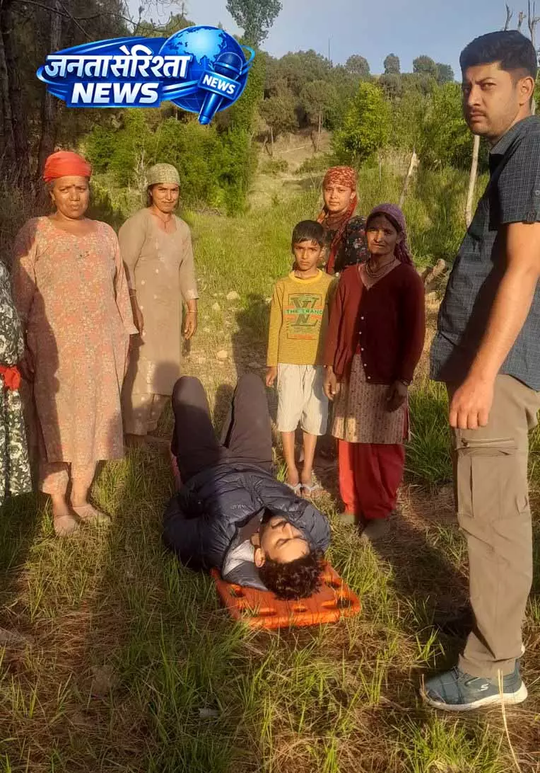 Mandi के पधर में पैराग्लाइडर हादसा, मुंबई का युवक घायल Mandi के पधर में पैराग्लाइडर हादसा, मुंबई का युवक घायल