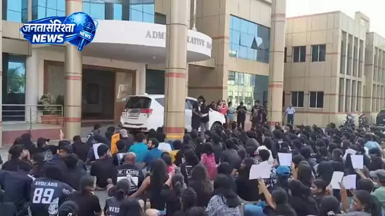 TNNLU में वीसी के बयान पर विवाद, छात्रों ने जताई नाराजगी TNNLU में वीसी के बयान पर विवाद, छात्रों ने जताई नाराजगी