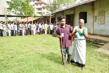 त्रिपुरा में महत्वपूर्ण जनजातीय परिषद चुनावों के लिए वोटों की गिनती जारी त्रिपुरा में महत्वपूर्ण जनजातीय परिषद चुनावों के लिए वोटों की गिनती जारी