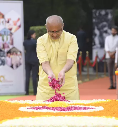 एक दूरदर्शी नेता, निडर सांसद और लोकतांत्रिक मूल्यों के दृढ़ समर्थक थे चंद्र शेखर: सीपी राधाकृष्णन एक दूरदर्शी नेता, निडर सांसद और लोकतांत्रिक मूल्यों के दृढ़ समर्थक थे चंद्र शेखर: सीपी राधाकृष्णन