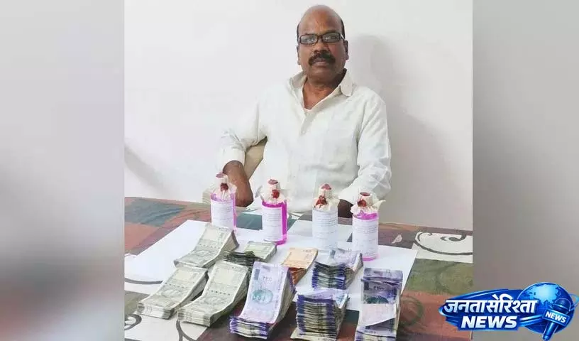 ACB ने कामारेड्डी के बिचकुंडा में आबकारी सीआई सत्यनारायण के घर पर छापा मारा ACB ने कामारेड्डी के बिचकुंडा में आबकारी सीआई सत्यनारायण के घर पर छापा मारा