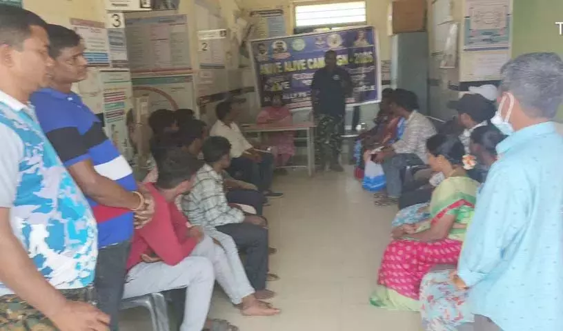 Allapalli SI ने सड़क दुर्घटनाओं में गोल्डन आवर के महत्व पर प्रकाश डाला Allapalli SI ने सड़क दुर्घटनाओं में गोल्डन आवर के महत्व पर प्रकाश डाला