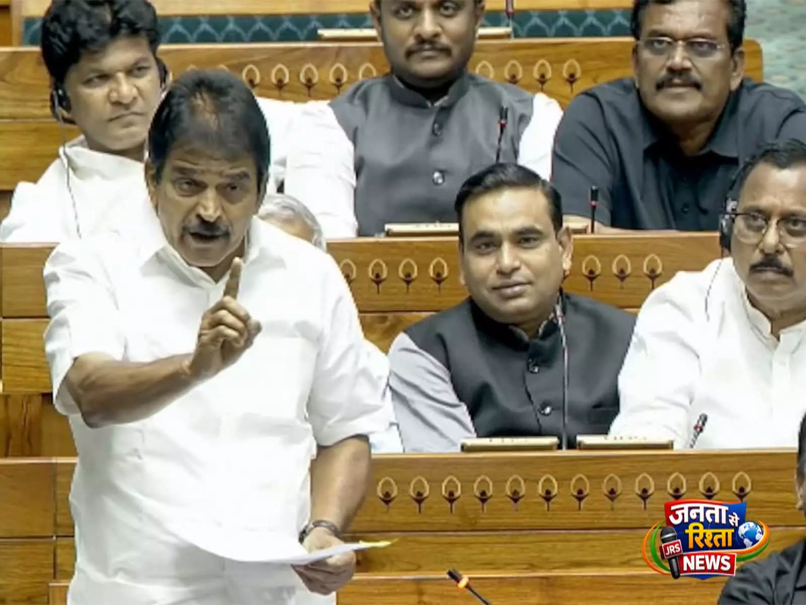 Venugopal ने संसद पर सरकार के इस्तेमाल पर सवाल उठाए Venugopal ने संसद पर सरकार के इस्तेमाल पर सवाल उठाए