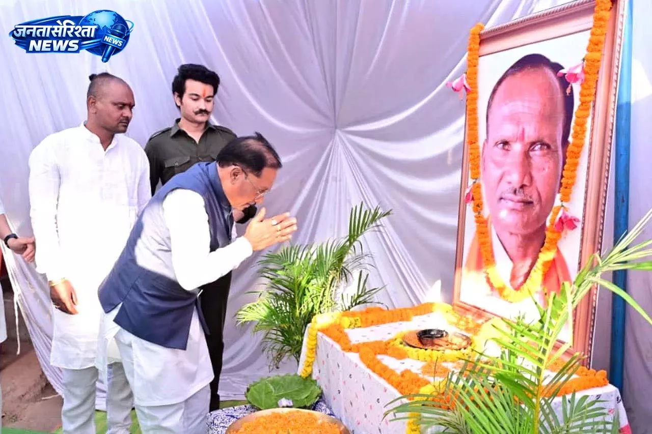 CM विष्णुदेव साय ने पूर्व विधायक जगेश्वर राम भगत को दी श्रद्धांजलि CM विष्णुदेव साय ने पूर्व विधायक जगेश्वर राम भगत को दी श्रद्धांजलि