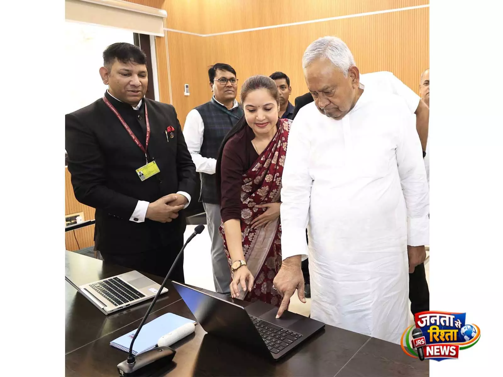 Bihar: राज्यसभा सांसद नीतीश कुमार ने स्व-गणना फॉर्म भरा Bihar: राज्यसभा सांसद नीतीश कुमार ने स्व-गणना फॉर्म भरा