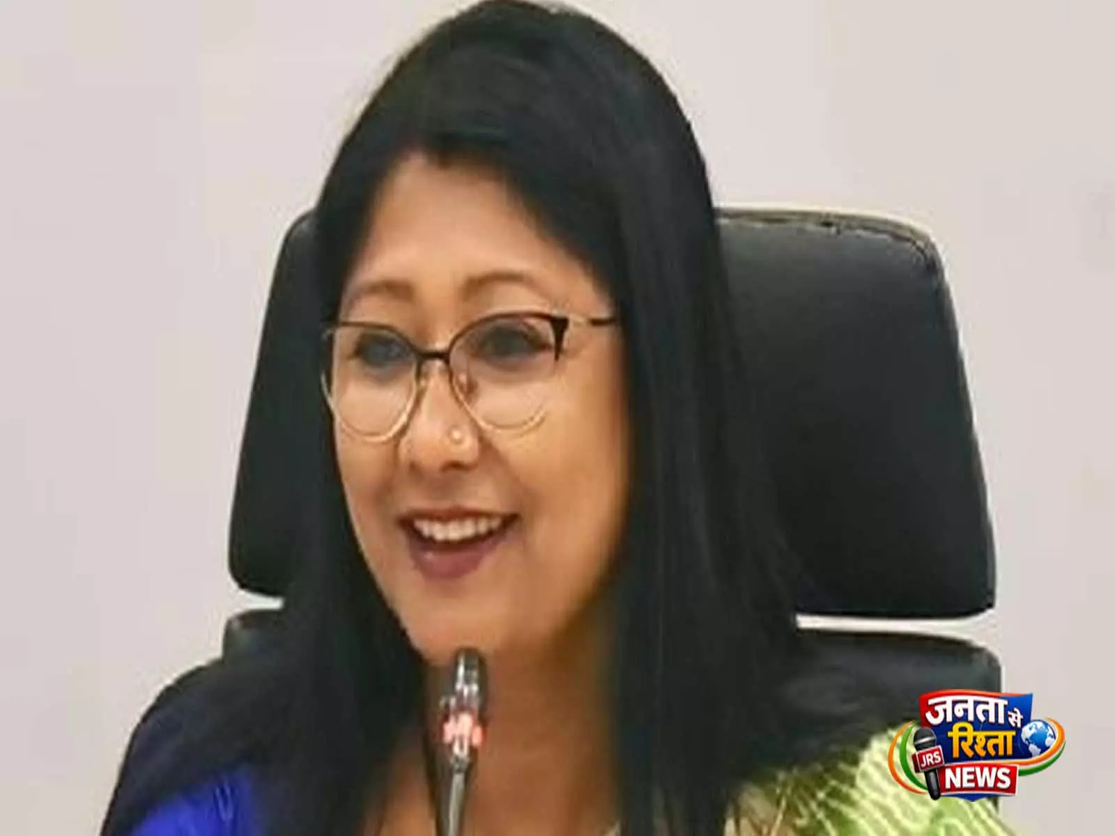 राजनीतिक स्टंट? JMM सांसद महुआ माजी ने महिला आरक्षण विधेयक पर चर्चा के समय पर सवाल उठाया राजनीतिक स्टंट? JMM सांसद महुआ माजी ने महिला आरक्षण विधेयक पर चर्चा के समय पर सवाल उठाया