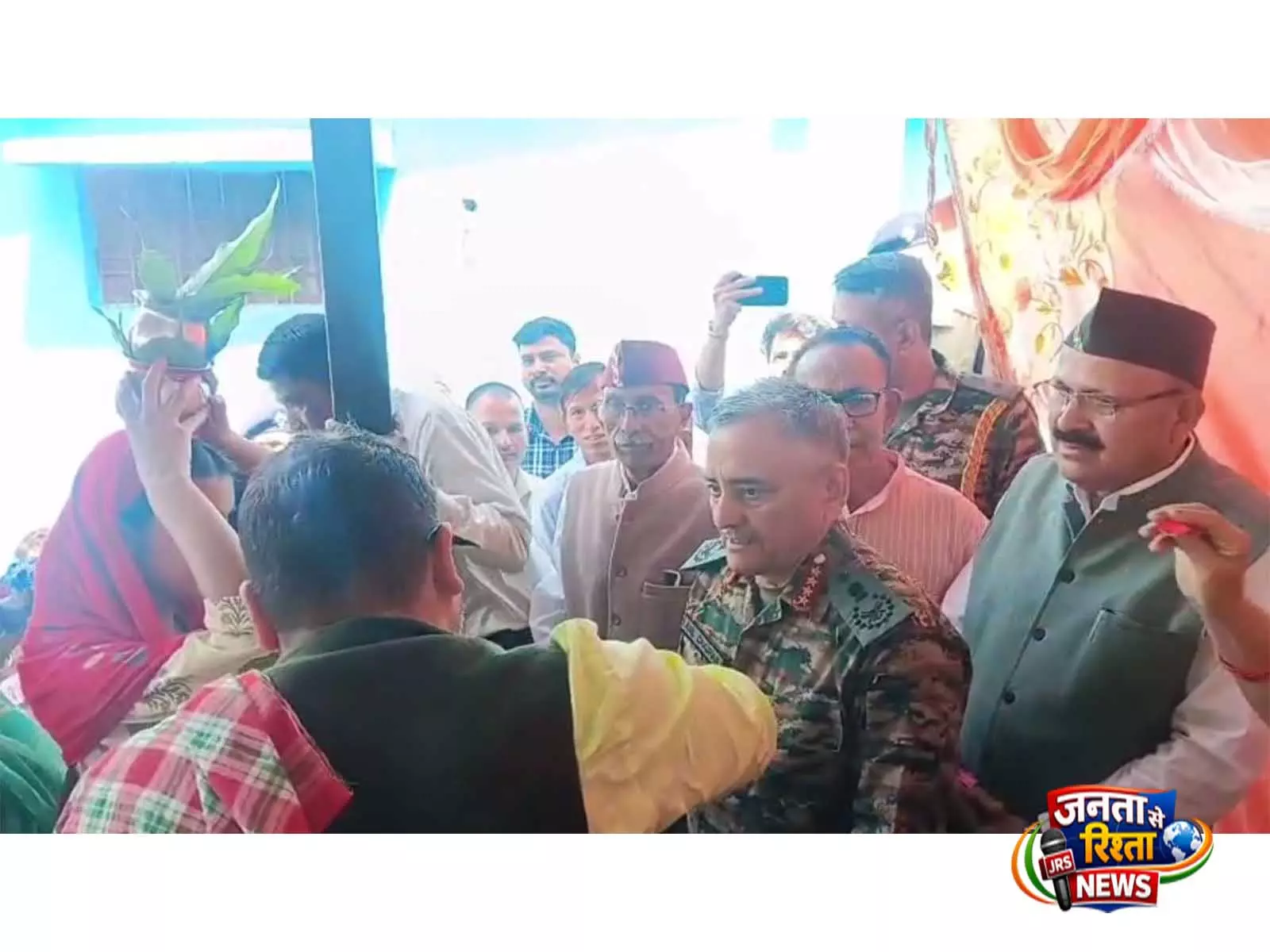 CDS अनिल चौहान ने उत्तराखंड में अपने पैतृक गांव का दौरा किया CDS अनिल चौहान ने उत्तराखंड में अपने पैतृक गांव का दौरा किया