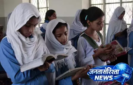 पाकिस्तान: स्कूल के बढ़ते खर्च और पाठ्यपुस्तकों की कमी को लेकर चिंतित लोग पाकिस्तान: स्कूल के बढ़ते खर्च और पाठ्यपुस्तकों की कमी को लेकर चिंतित लोग
