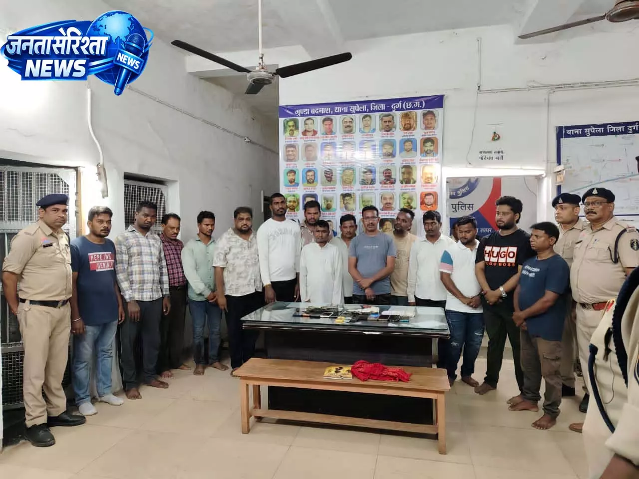 CG NEWS: रेलवे स्टेशन के पास जुआ खेलते 15 जुआरी गिरफ्तार CG NEWS: रेलवे स्टेशन के पास जुआ खेलते 15 जुआरी गिरफ्तार