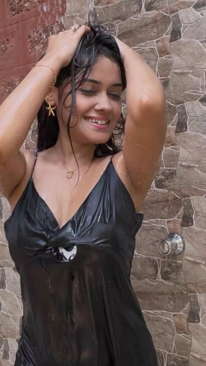 साक्षी मिहिर का सिजलिंग लुक
