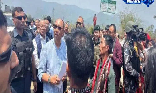 Manipur CM ने नागा और कुकी गांवों का किया दौरा Manipur CM ने नागा और कुकी गांवों का किया दौरा