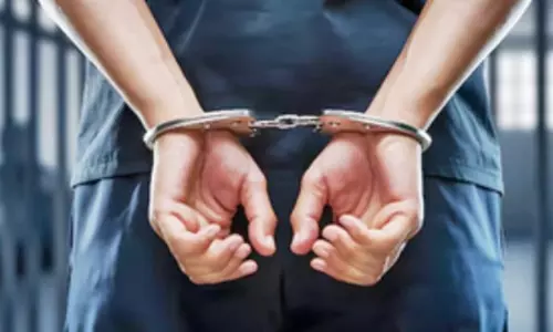 दक्षिणी दिल्ली में पिता-पुत्र की हत्या करने वाले आरोपी को पुलिस ने किया गिरफ्तार दक्षिणी दिल्ली में पिता-पुत्र की हत्या करने वाले आरोपी को पुलिस ने किया गिरफ्तार