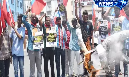 Hyderabad: बीजेपी सांसद तेजस्वी सूर्या की टिप्पणी के विरोध में तेलंगाना में प्रदर्शन