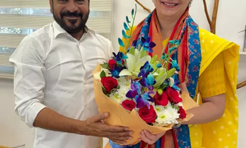 तेलांगना के मुख्यमंत्री ने प्रियंका गांधी से की मुलाकात, महिला आरक्षण संशोधन विधेयक पास न होने पर दी बधाई