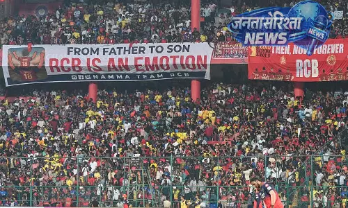 चिन्नास्वामी स्टेडियम में इतिहास: RCB घर पर 100 IPL मैच खेलने वाली पहली टीम बनी चिन्नास्वामी स्टेडियम में इतिहास: RCB घर पर 100 IPL मैच खेलने वाली पहली टीम बनी