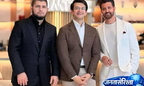 ऋतिक रोशन ने दुबई कैंपेन के लिए UFC लीजेंड खबीब नूरमगोमेदोव के साथ मिलकर काम किया ऋतिक रोशन ने दुबई कैंपेन के लिए UFC लीजेंड खबीब नूरमगोमेदोव के साथ मिलकर काम किया