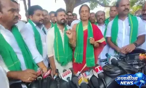 Sabitha Indra Reddy ने गुरुकुल के बच्चों की मौत पर सरकार की आलोचना की Sabitha Indra Reddy ने गुरुकुल के बच्चों की मौत पर सरकार की आलोचना की