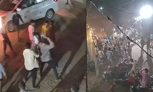 बारात स्वागत के वक्त गांव में हिंसक विवाद, लाठी-डंडे हमले से कई युवक घायल बारात स्वागत के वक्त गांव में हिंसक विवाद, लाठी-डंडे हमले से कई युवक घायल