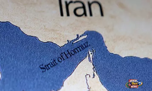 ईरानी बंदरगाहों पर अमेरिकी नाकाबंदी के बीच, IRGC ने होर्मुज़ जलडमरूमध्य में नौवहन के कड़े नियम लागू किए ईरानी बंदरगाहों पर अमेरिकी नाकाबंदी के बीच, IRGC ने होर्मुज़ जलडमरूमध्य में नौवहन के कड़े नियम लागू किए