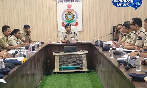 थाना प्रभारियों को कारण बताओ नोटिस, केस पेंडिंग रखने पर बिफरे एसपी साहब थाना प्रभारियों को कारण बताओ नोटिस, केस पेंडिंग रखने पर बिफरे एसपी साहब