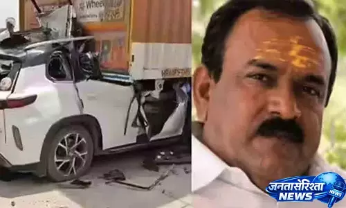 Nashik के धर्मगुरु अशोक खरात के करीबी सहयोगी और पत्नी की कार दुर्घटना में मौत Nashik के धर्मगुरु अशोक खरात के करीबी सहयोगी और पत्नी की कार दुर्घटना में मौत