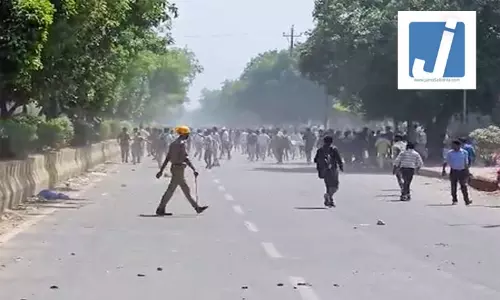 श्रमिक हिंसा का मुख्य साजिशकर्ता गिरफ्तार, कई ठिकानों पर STF की रेड श्रमिक हिंसा का मुख्य साजिशकर्ता गिरफ्तार, कई ठिकानों पर STF की रेड