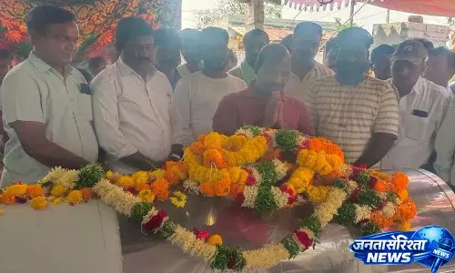 पूर्व विधायक Chirumarthi Lingaiah ने भीक्षम परिवार से सलाह ली