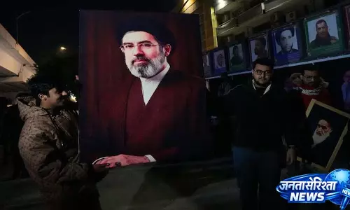 Iran के सुप्रीम लीडर ने नेवी को चेतावनी दी कि US बातचीत रुकने पर हमले के लिए तैयार Iran के सुप्रीम लीडर ने नेवी को चेतावनी दी कि US बातचीत रुकने पर हमले के लिए तैयार