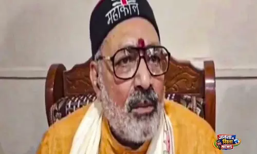 Lok Sabha में महिला आरक्षण बिल पास न होने पर गिरिराज सिंह ने विपक्ष पर साधा निशाना Lok Sabha में महिला आरक्षण बिल पास न होने पर गिरिराज सिंह ने विपक्ष पर साधा निशाना